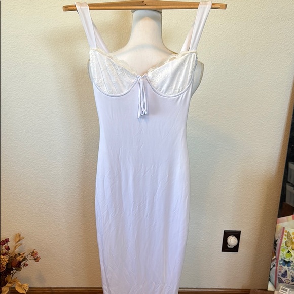 Elegant White Women's Maxi Dress - Picture 2 of 7